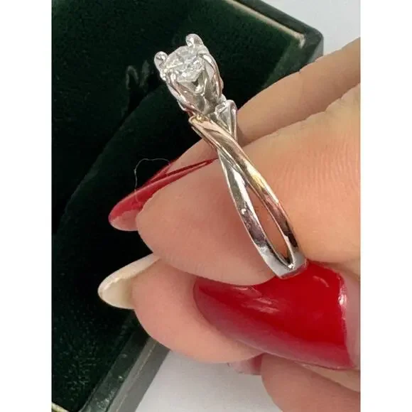 LADIES 14K GOLD ENGAGEMENT RING 14KT Solitaire. Size 9 1/2 - Picture 6 of 16